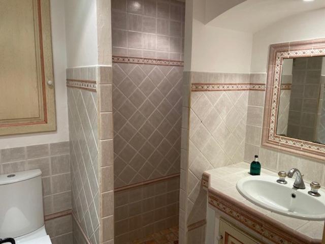 Apartmán Domaine Des Tuilieres Avec Jacuzzi Vallauris Exteriér fotografie